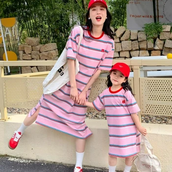 Длинное платье-рубашка для мамы и дочки, повседневная Детская одежда, Розовое платье в полоску для маленьких девочек в корейском стиле, женская модная одежда